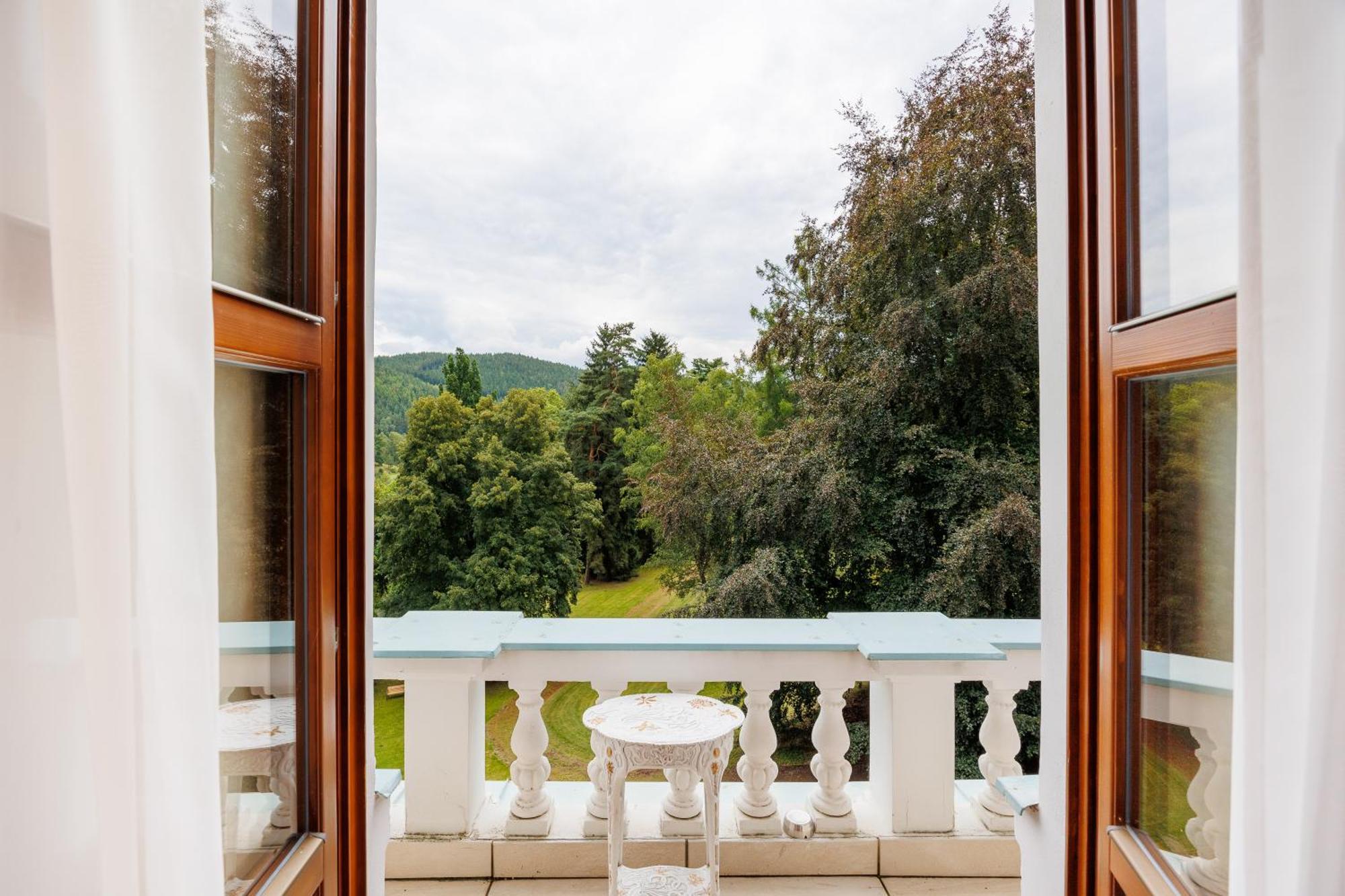 Hotel Chateau Cihelny Karlovy Vary Ngoại thất bức ảnh